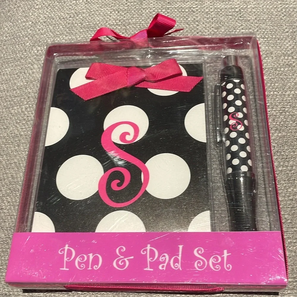 NWT notepad and pen set with “S”’